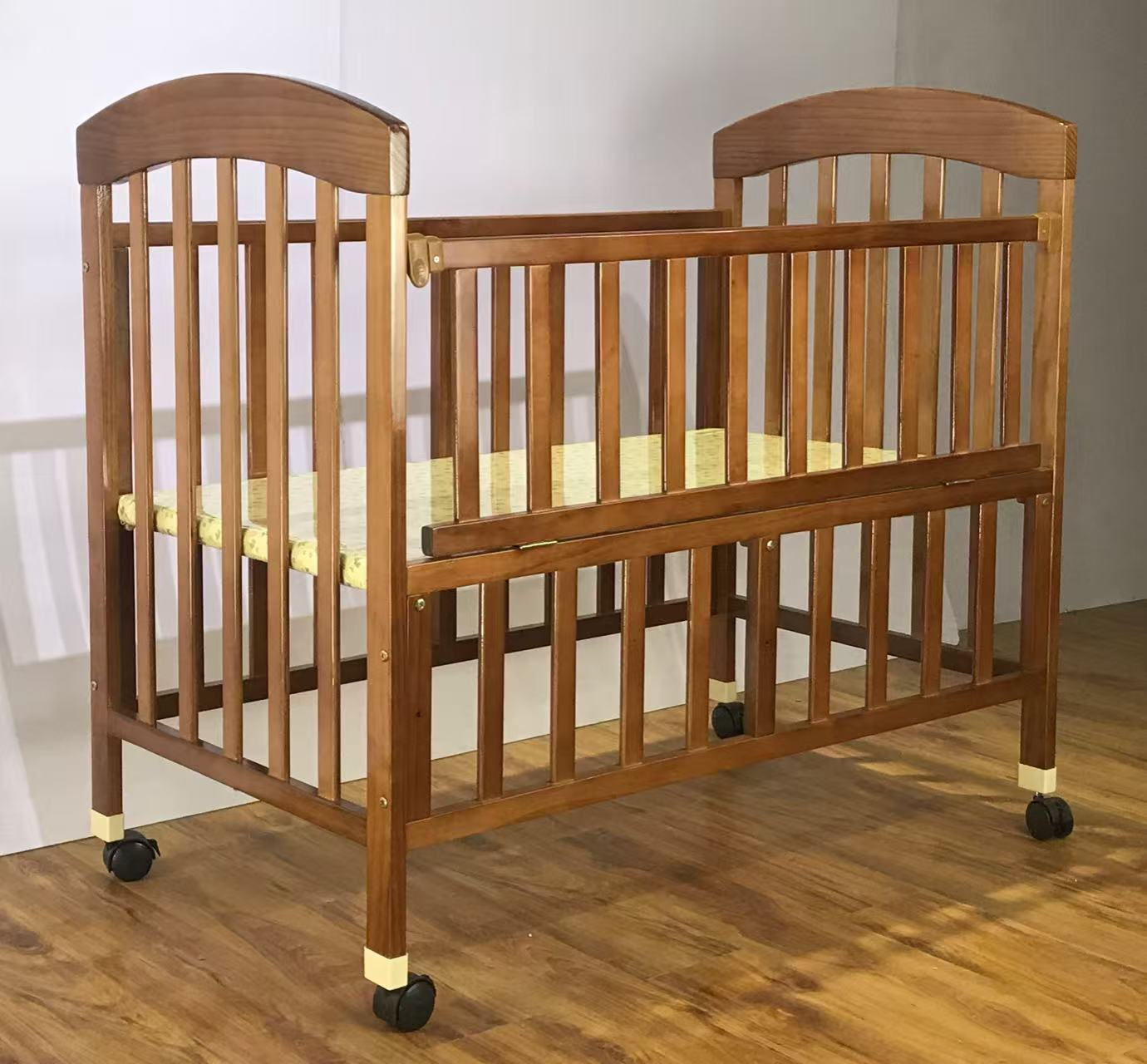 Wooden Baby Crib with Wheels and Adjustable Side Rail
